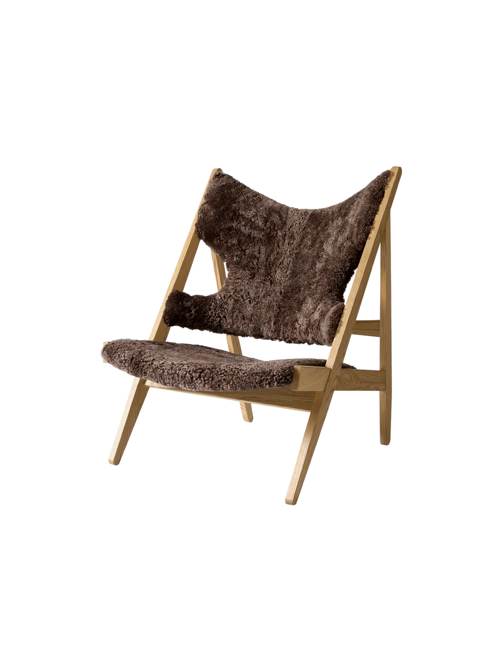 Fauteuil de salon et de chambre en peau de mouton et chêne avec découpe au niveau des accoudoirs