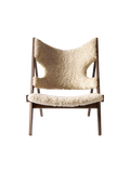Fauteuil de salon et de chambre en peau de mouton et chêne avec découpe au niveau des accoudoirs